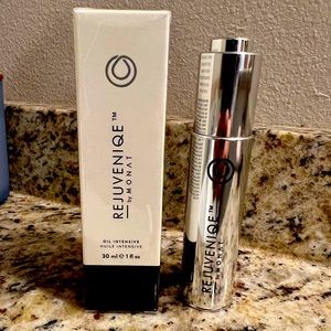 Monat Rejuvanique Hair Oil NWT